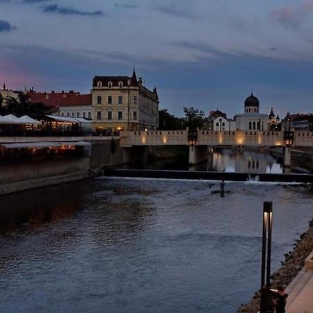Anastasia Apartament Apartman Nagyvárad Kültér fotó